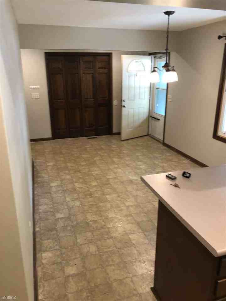 109 Manchester Dr - Photo 3 of 13