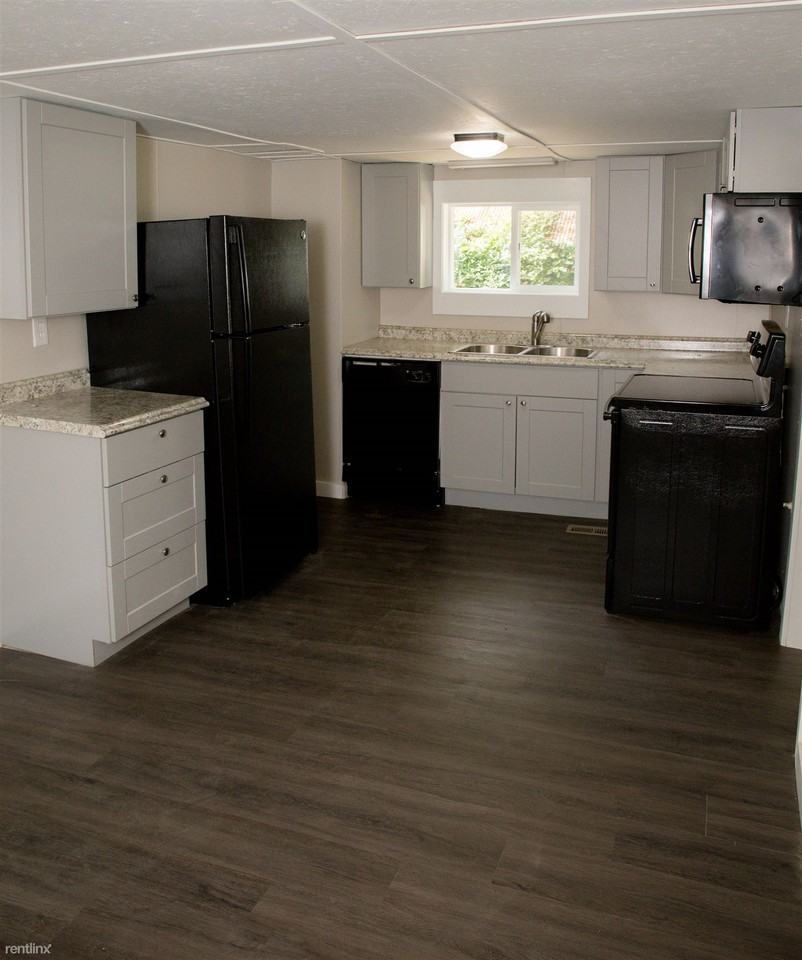 1012 Eighth Street - Photo 3 of 6