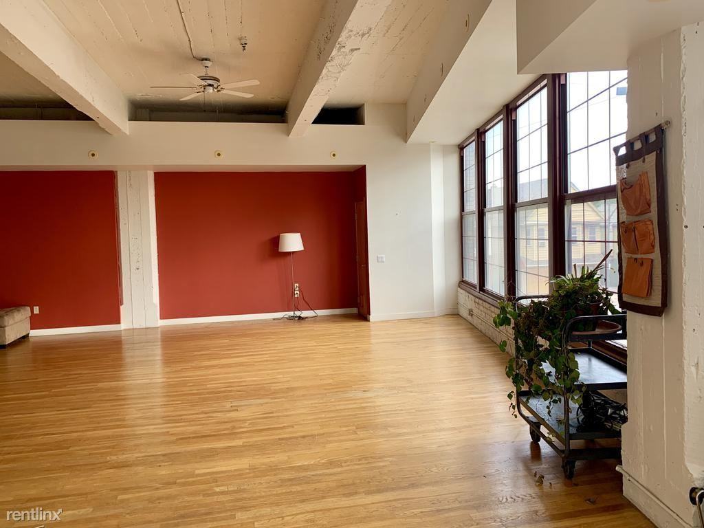 1702 E 37th St #202 - Photo 2 of 16