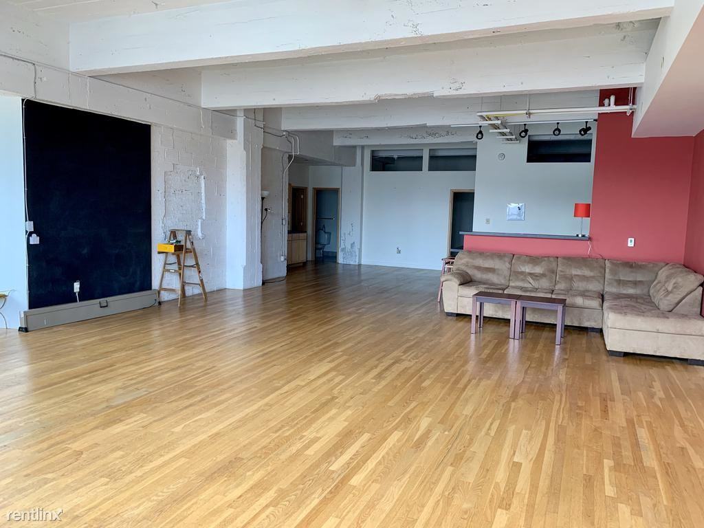 1702 E 37th St #202 - Photo 3 of 16