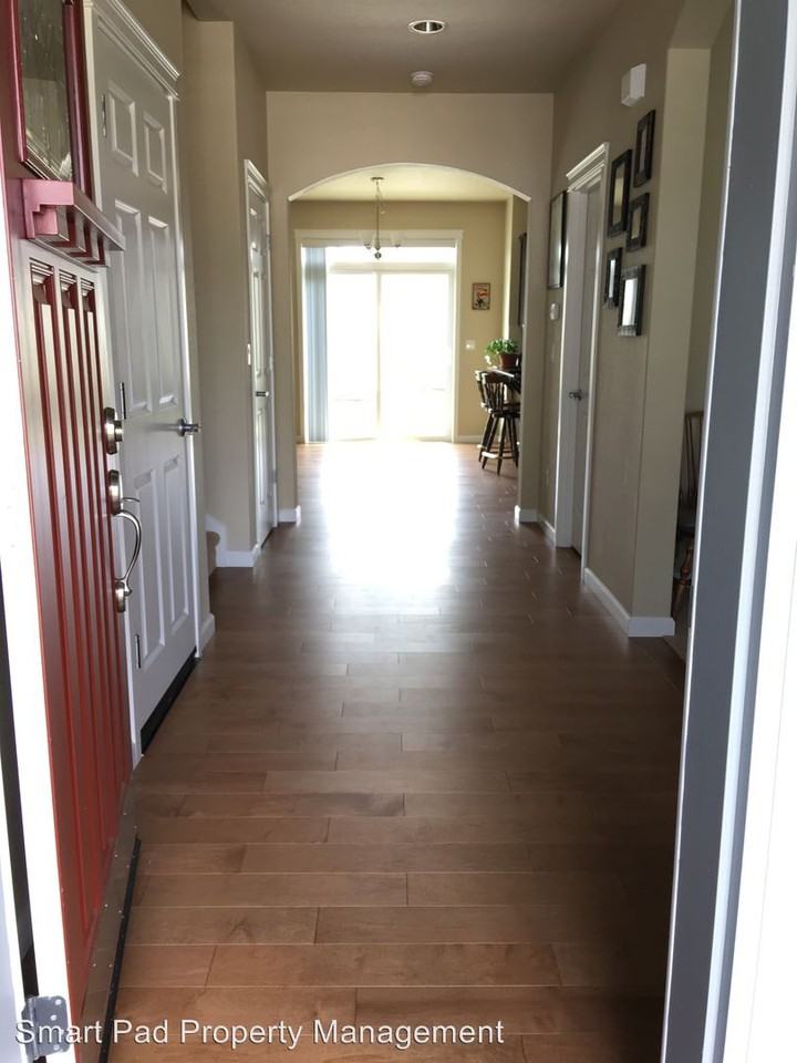 4222 Dudley Dr Ne - Photo 3 of 23