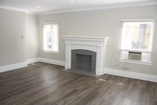 433 W Riverside Dr - Photo 2 of 10