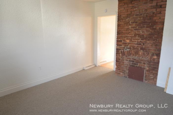 33 Hickory St - Photo 3 of 10