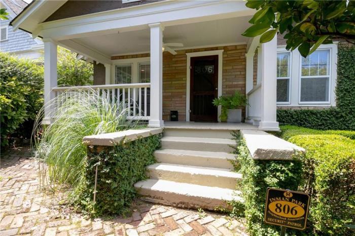 806 Lake Ave NE - Photo 3 of 32