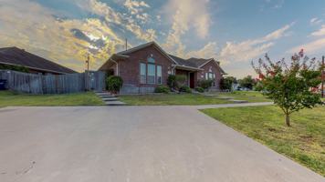 featured image of 1420 Western Oaks Ct