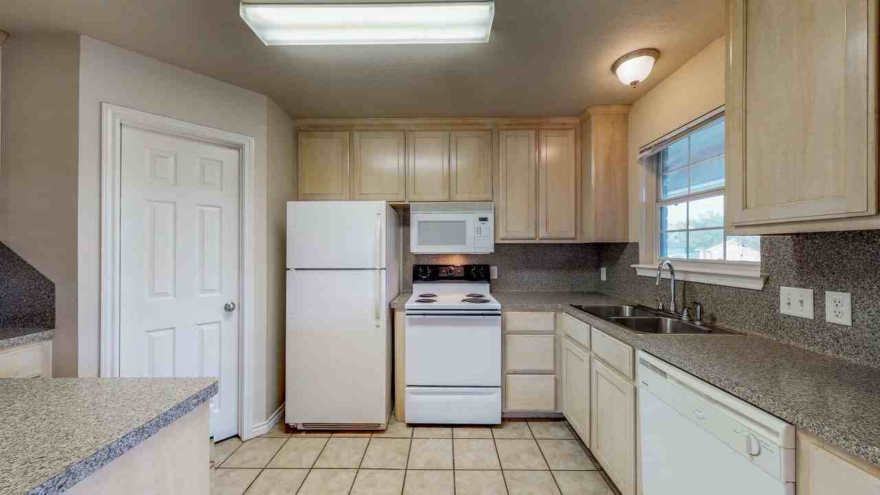 1420 Western Oaks Ct - Photo 2 of 34