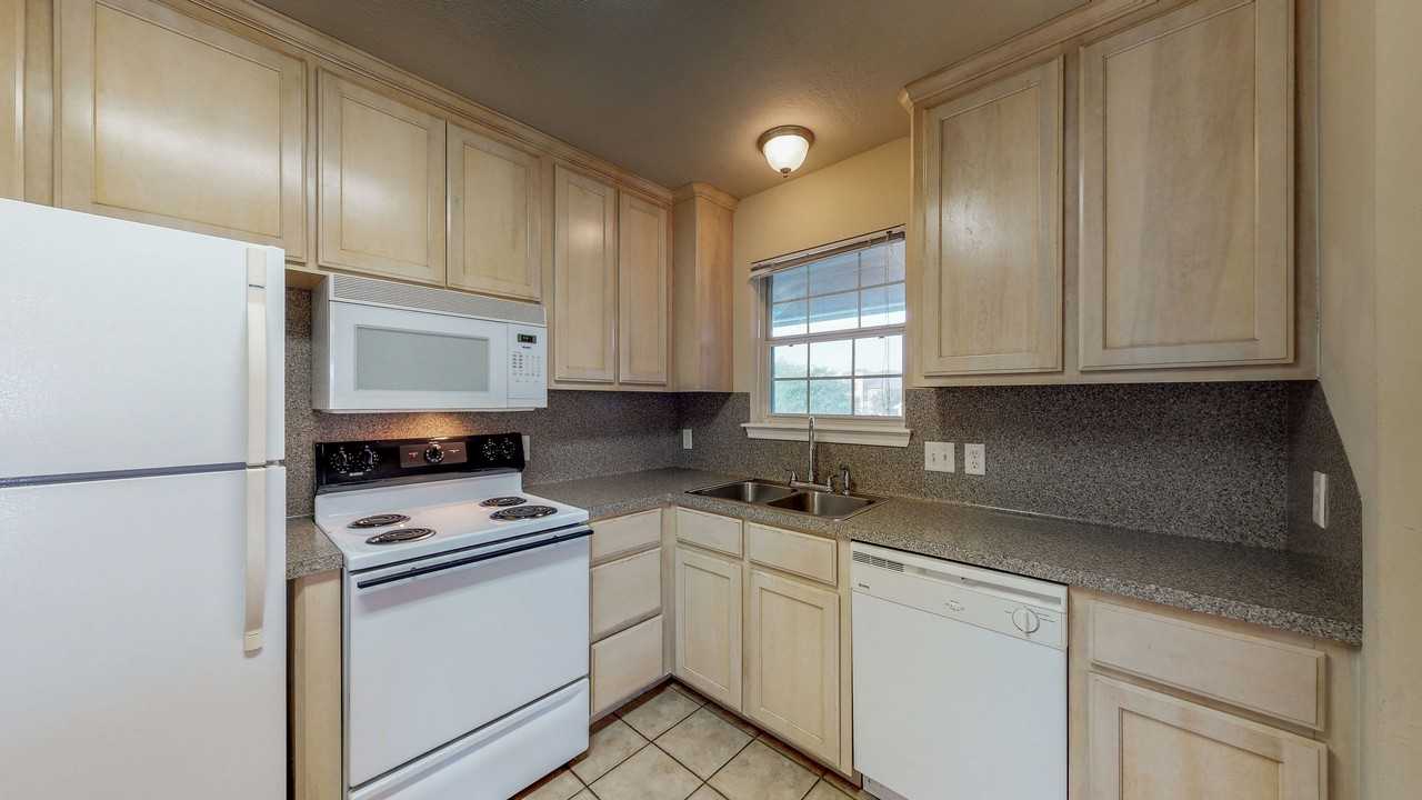 1420 Western Oaks Ct - Photo 4 of 34