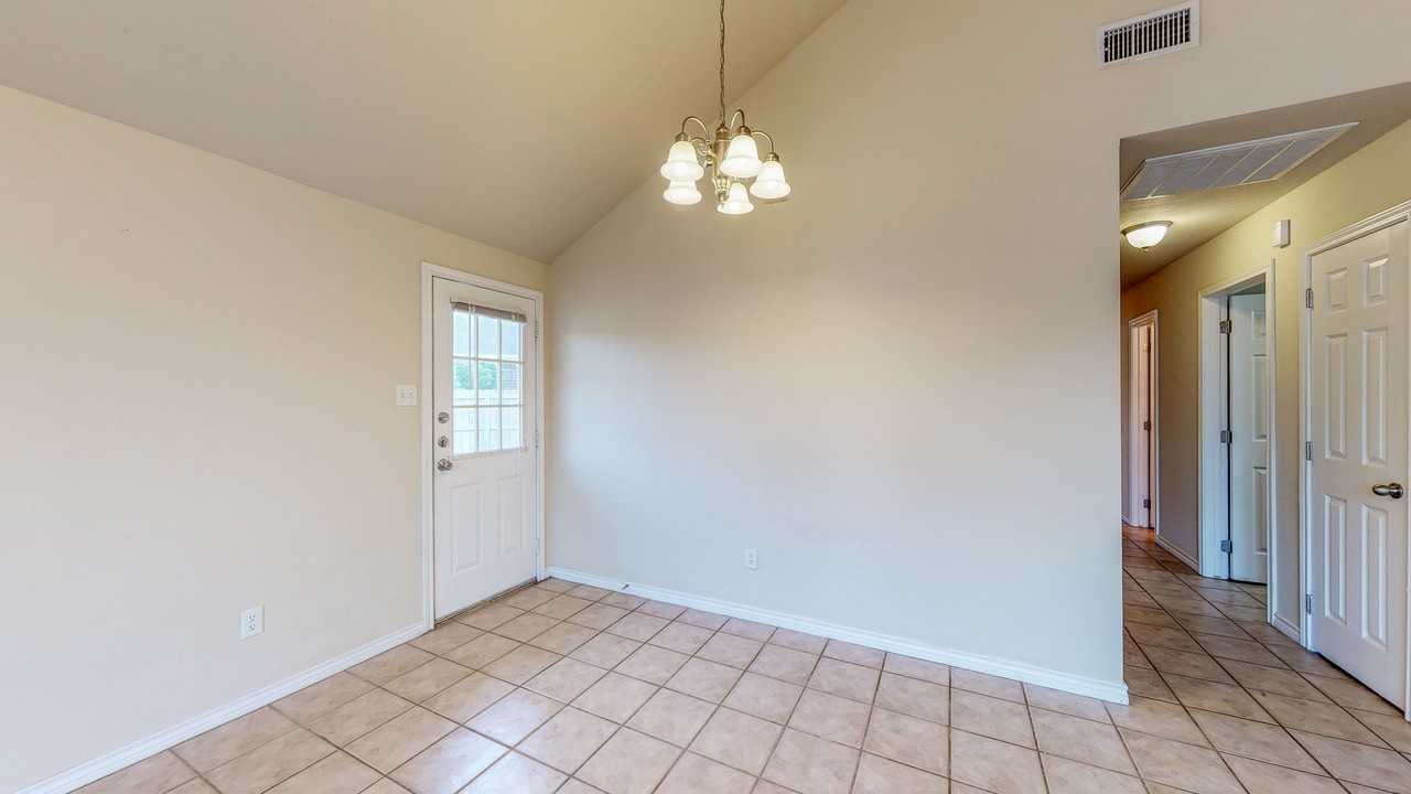 1420 Western Oaks Ct - Photo 5 of 34