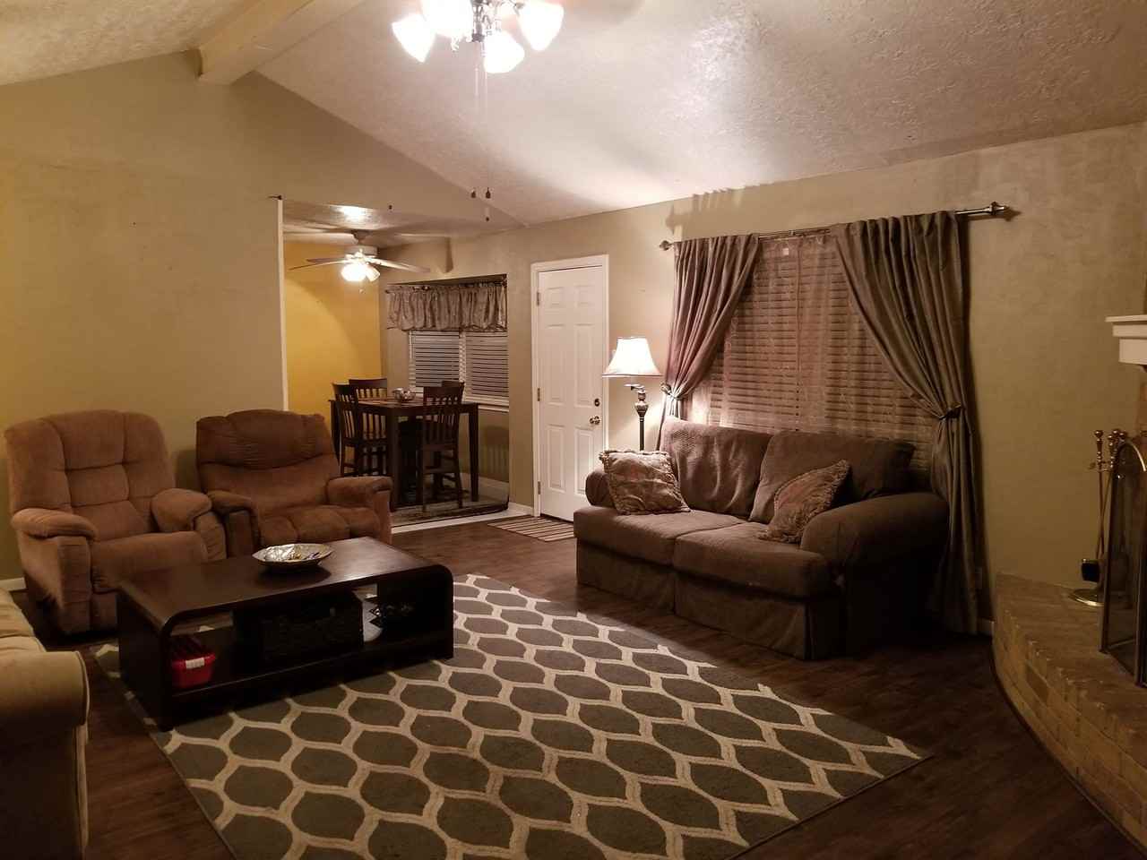 617 Grant St - Photo 3 of 3