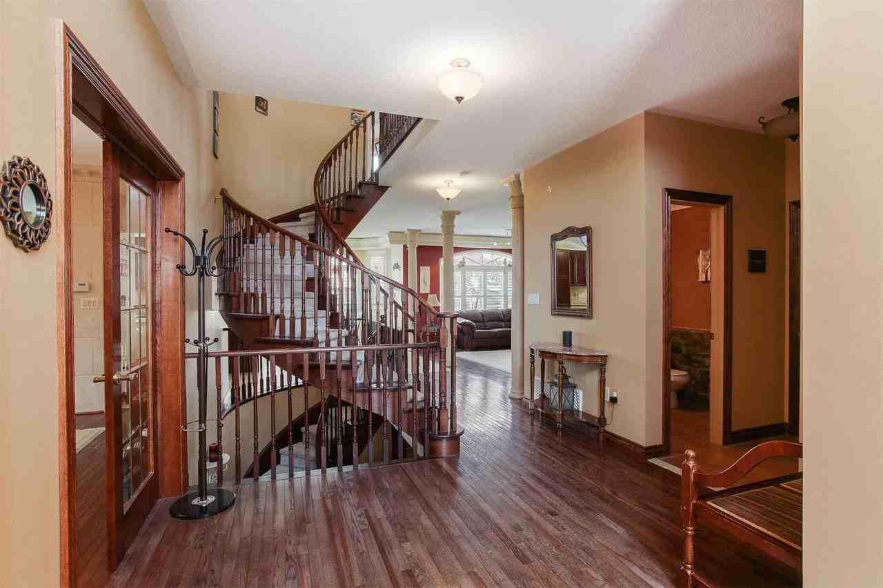 32 Green Meadow Cres - Photo 3 of 5