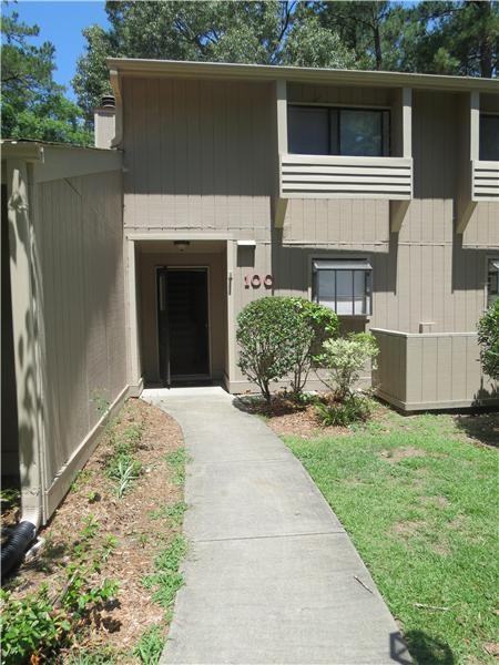 100 Quarterdeck Townhouses - Photo 2 of 15
