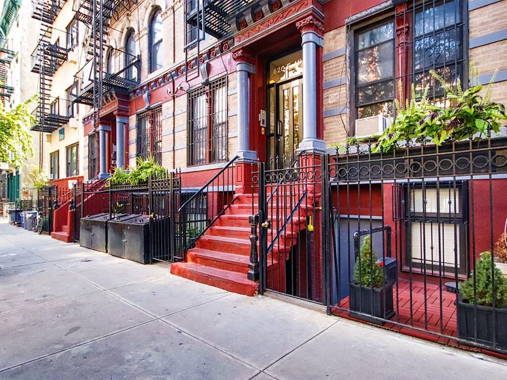 620 East 11th Street - Photo 3 of 12