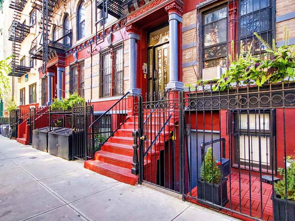 620 East 11th Street - Photo 4 of 12