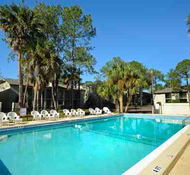 Oasis Club Apartments 5800 University Blvd West