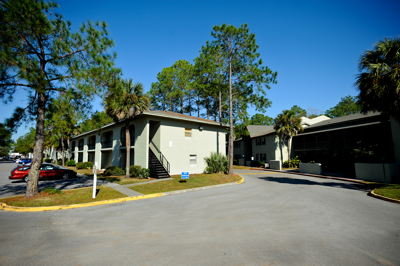 Oasis Club Apartments - Photo 3 of 5