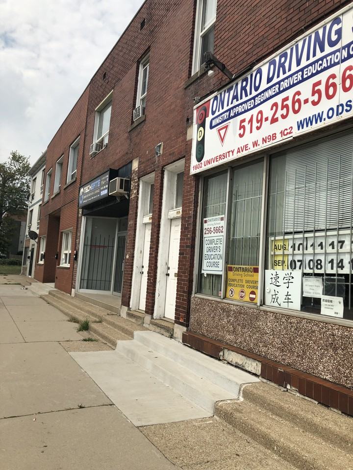 1610 University St West - Photo 2 of 8