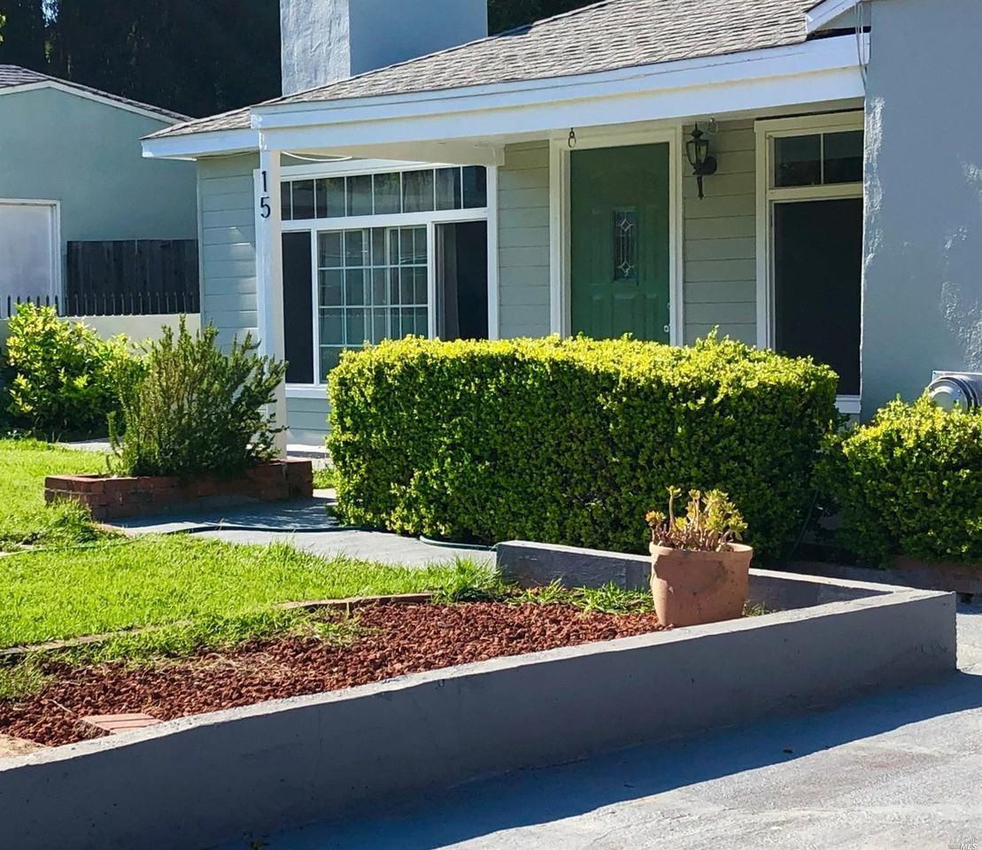15 Strawberry Circle - Photo 2 of 11
