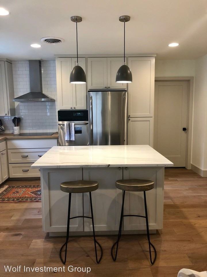 1707 S Main - Photo 2 of 10