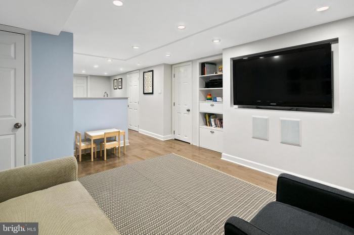 1754 Kilbourne Place - Photo 2 of 10