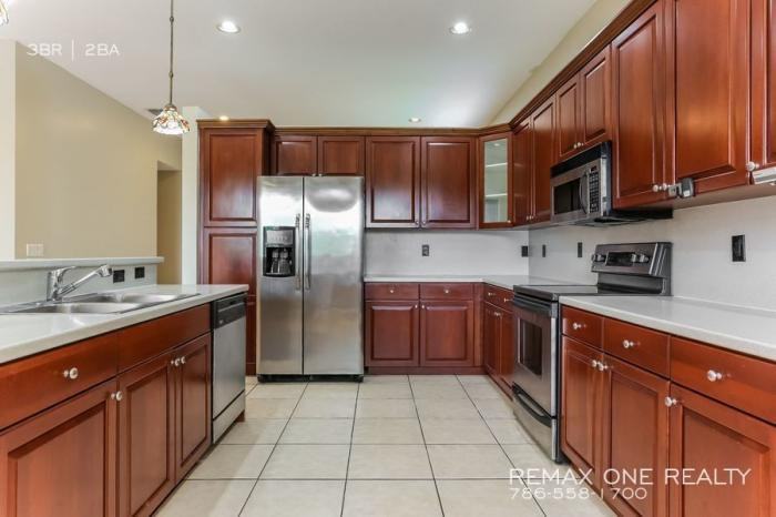 4429 Nw 41st Pl - Photo 2 of 8