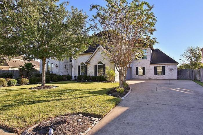 10903 Newport Bridge Lane - Photo 2 of 27