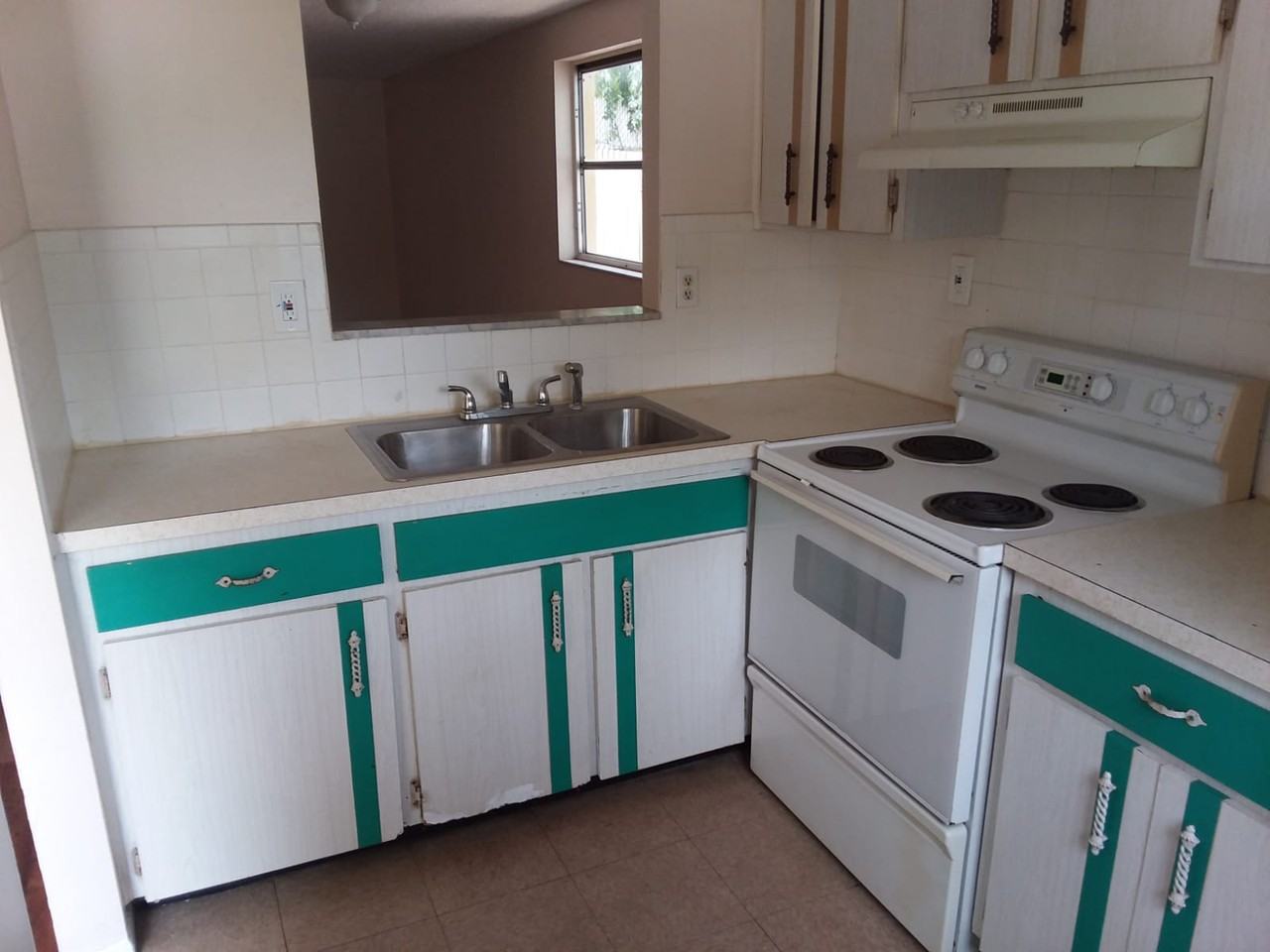 5420 Reef Dr - Photo 3 of 8