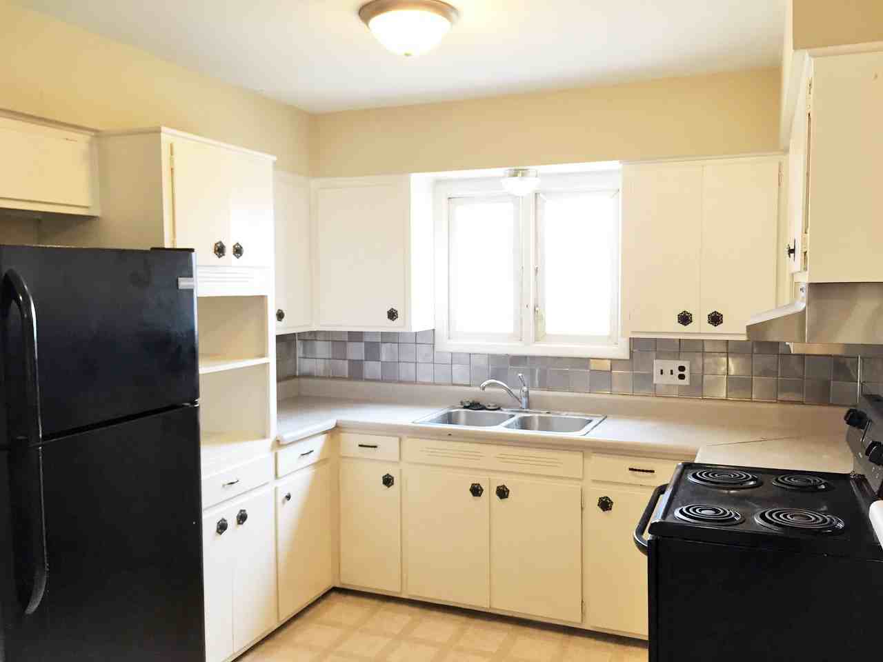 2635 S Minnesota Ave - Photo 3 of 10