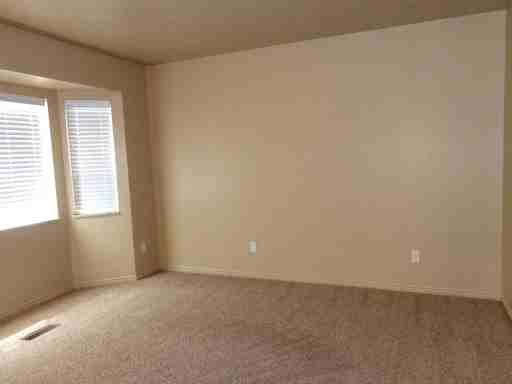 2053 600 W St - Photo 2 of 11