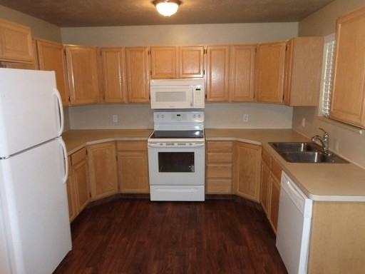 2053 600 W St - Photo 3 of 11