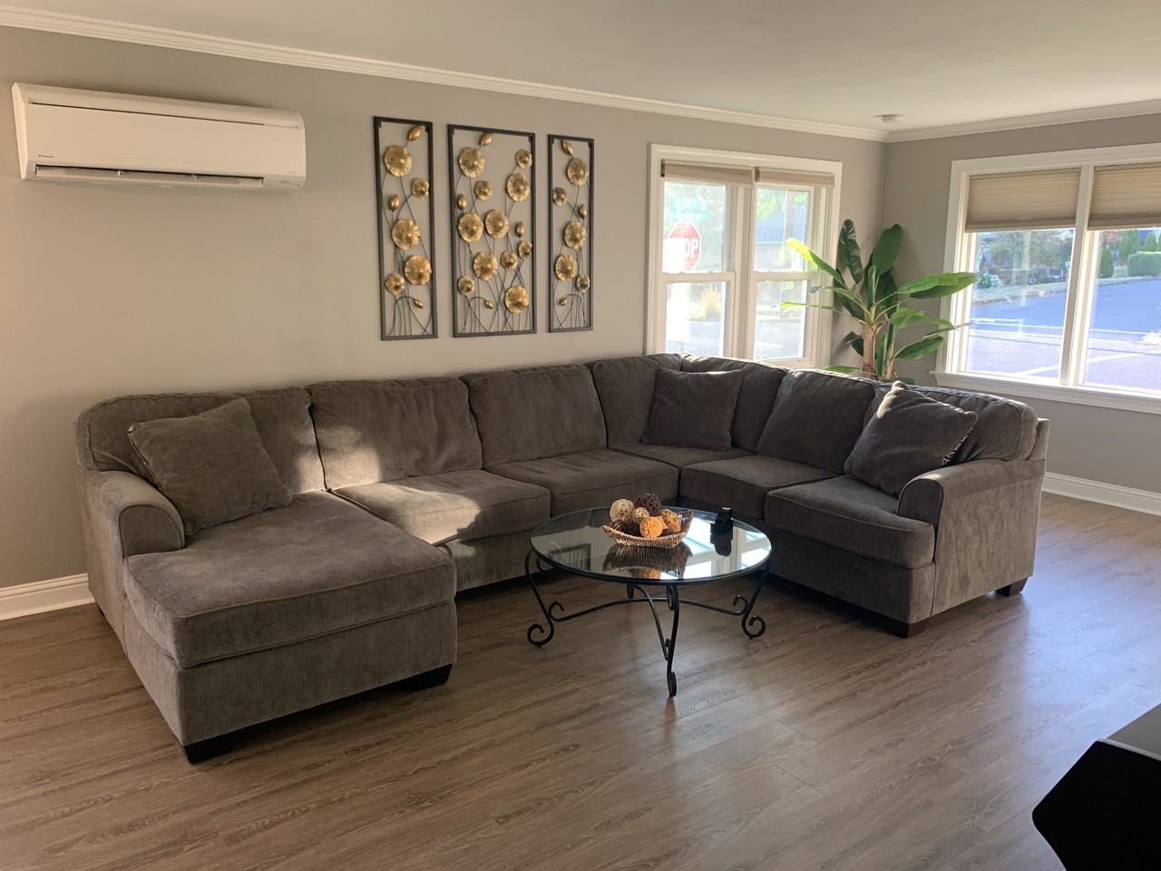 919 W 39th St - Photo 2 of 12