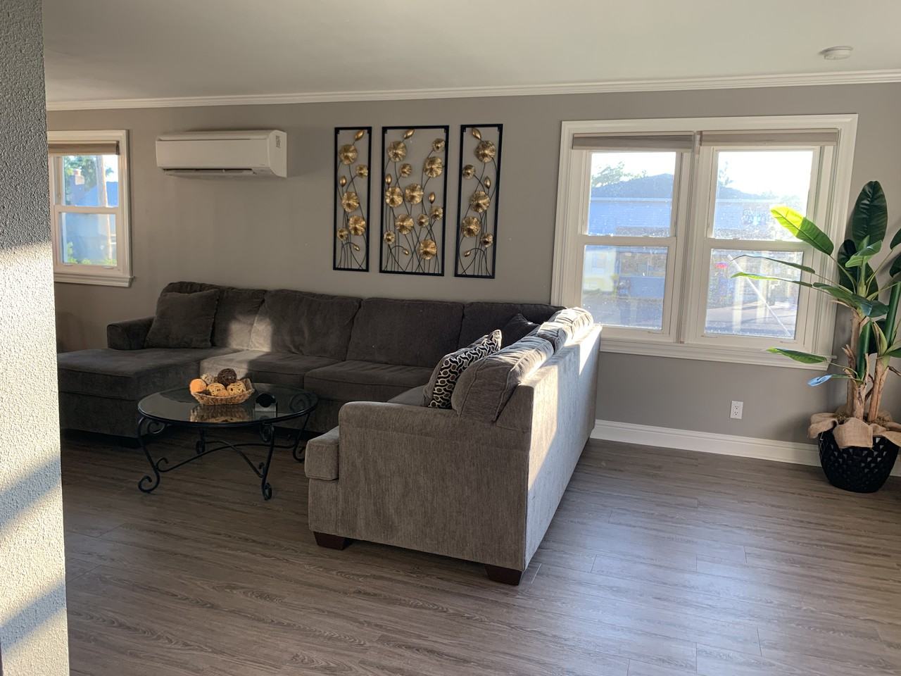 919 W 39th St - Photo 3 of 12