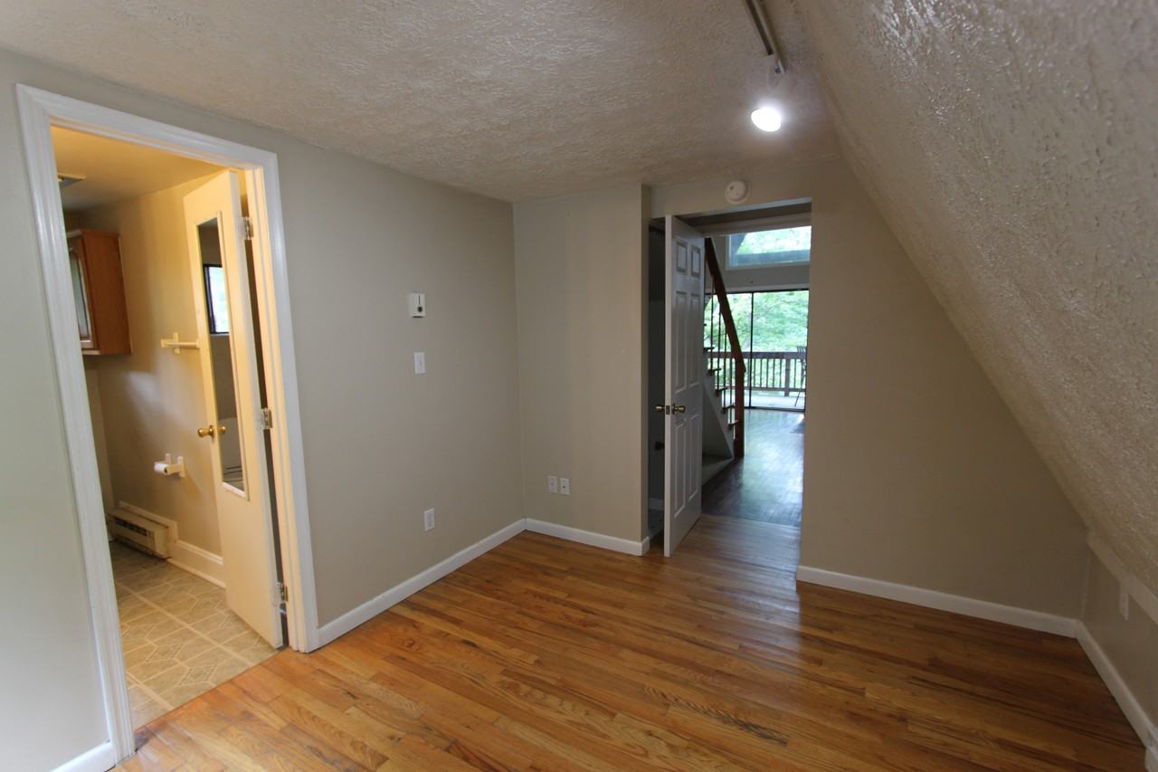 235 Tipperary Trl - Photo 3 of 12