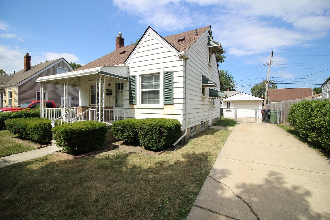 15878 Meyer Ave - Photo 2 of 16