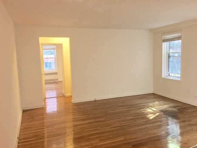 14018 140-18 Burden Crescent Apt. - Photo 3 of 11