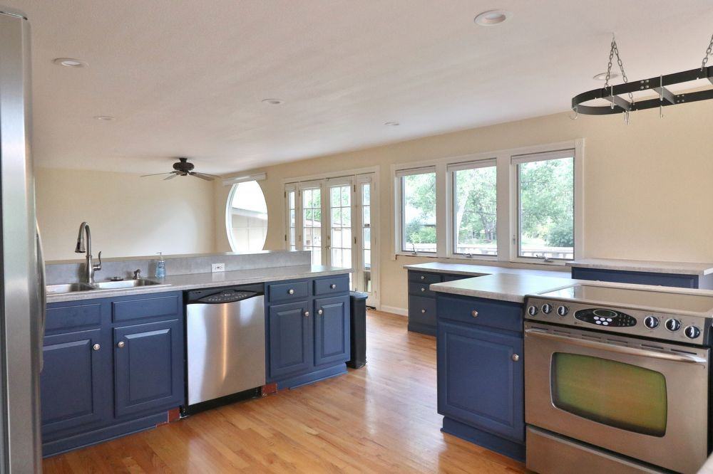 7018 Vivian Ct - Photo 3 of 31