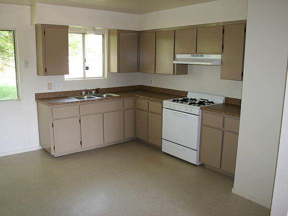 613 Davis St - Photo 2 of 8