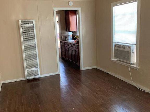 211 W Lancaster Blvd - Photo 2 of 10