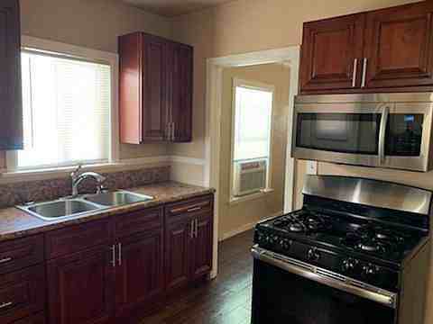 211 W Lancaster Blvd - Photo 3 of 10