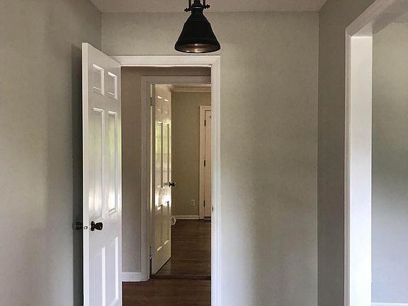 1105 Mcdowell Dr - Photo 2 of 14