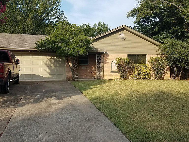 2927 Lawrence St - Photo 2 of 16