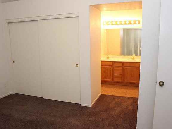 5605 59th St - Photo 2 of 3