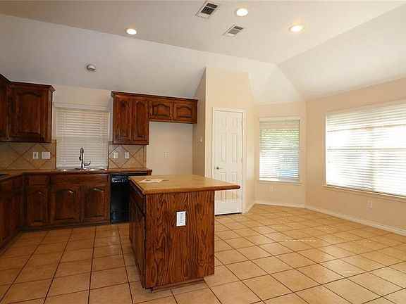 7828 Corona Ct - Photo 2 of 20