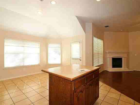 7828 Corona Ct - Photo 3 of 20