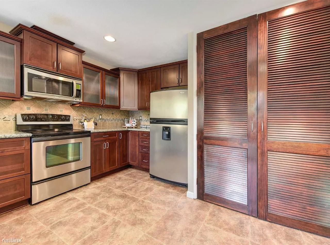 2321 Swarthmore Dr - Photo 2 of 25