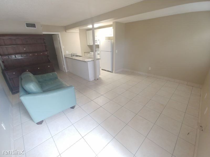 4902 W Gandy Blvd - Photo 2 of 7