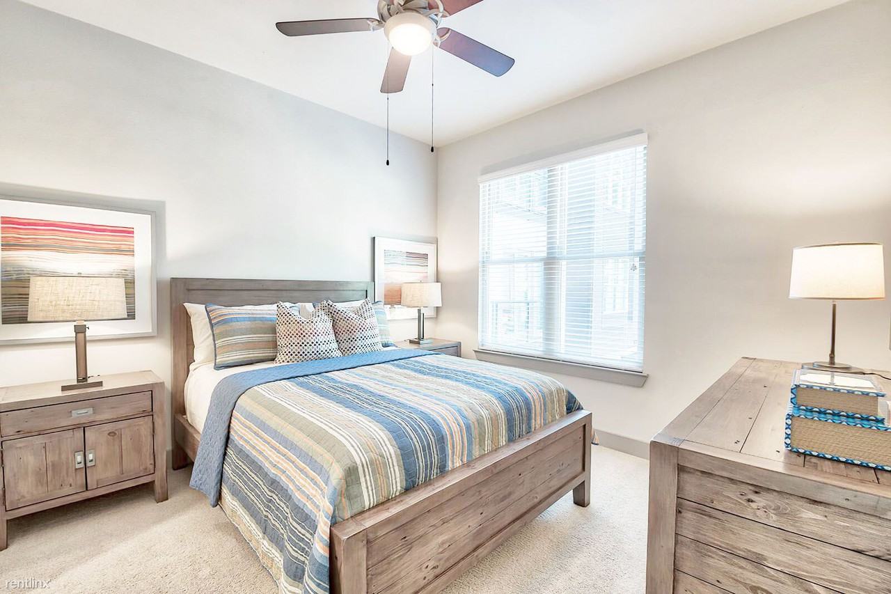 909 S. Lamar Blvd - Photo 2 of 6
