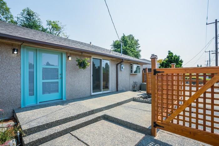 8414 8th Avenue Southwest - Photo 2 of 29