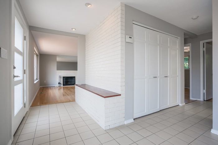 8414 8th Avenue Southwest - Photo 3 of 29