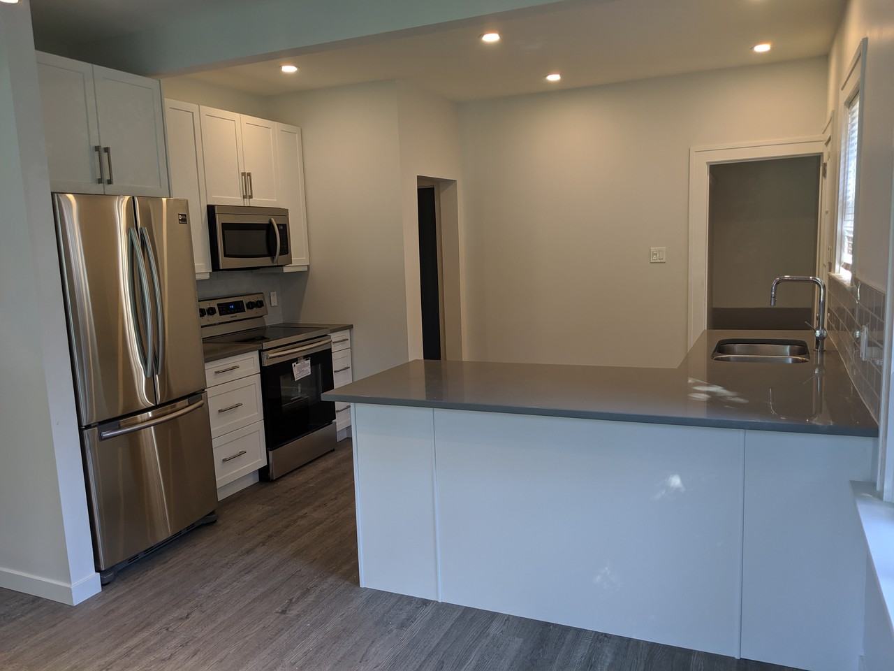 252 Lanark Street - Photo 3 of 11