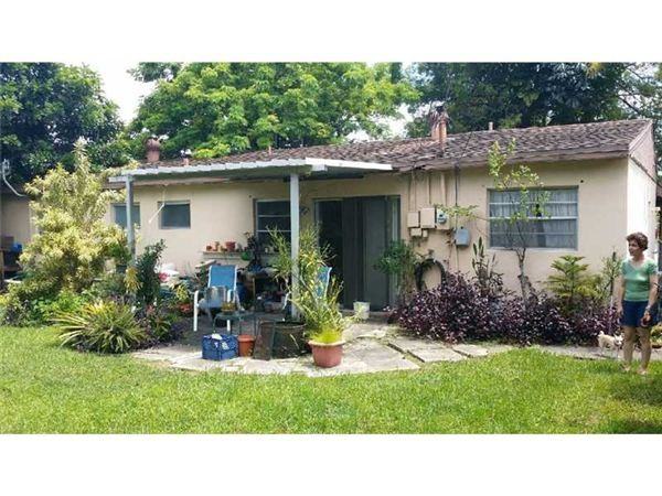 6241 SW 16th St - Photo 2 of 3